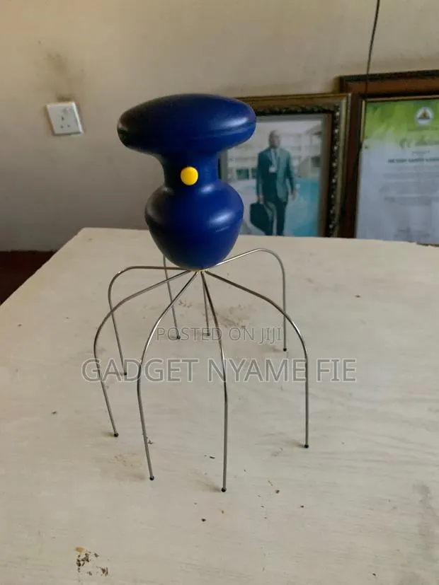 Handheld Head Massager (Battery Operated) · Photo 1