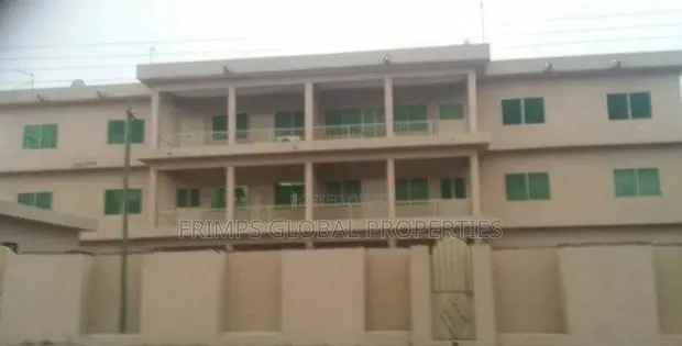 20bdrm House in Sakaman for sale · Photo 1