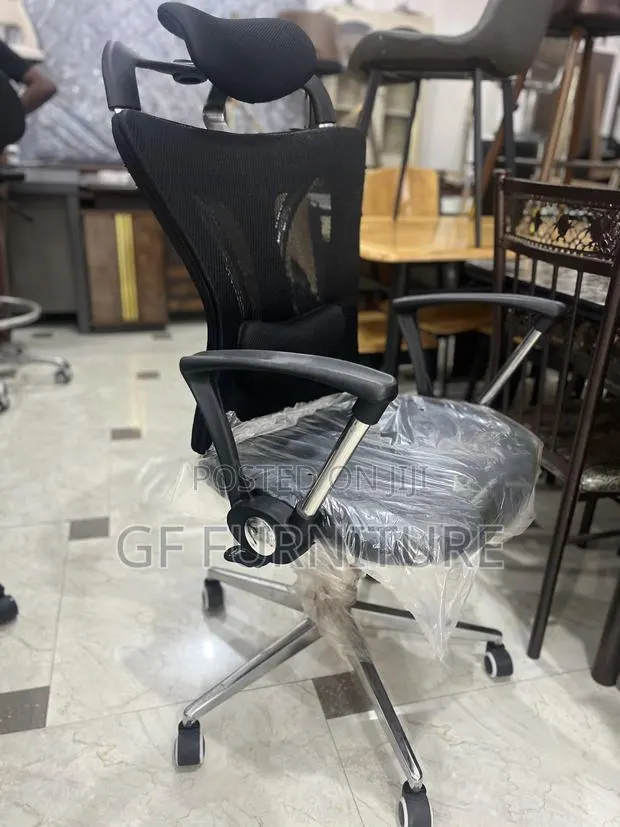 High Quality Ergonomic Office Chair With Headrest · Photo 1