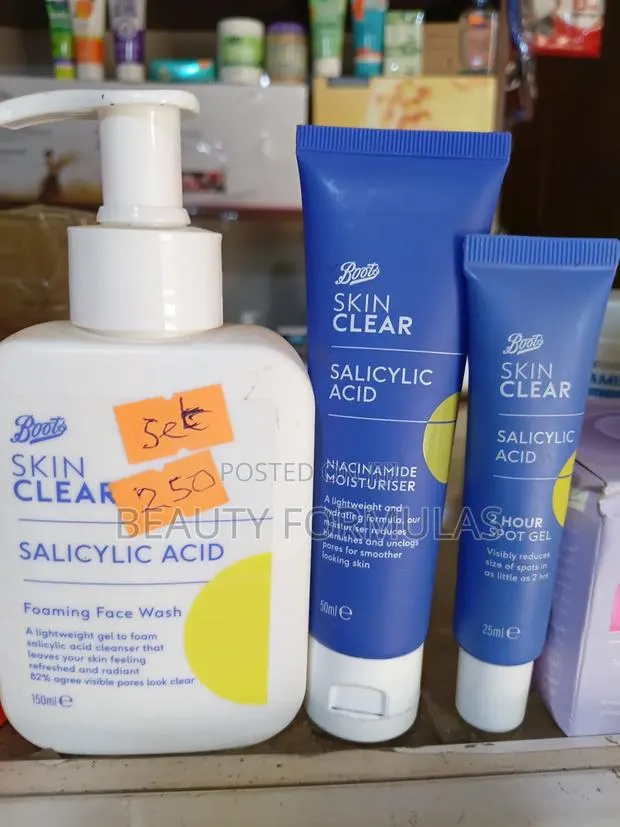 Boots Skin Clear Salicylic Acid Acne and Dark Spot Removal Set · Photo 1