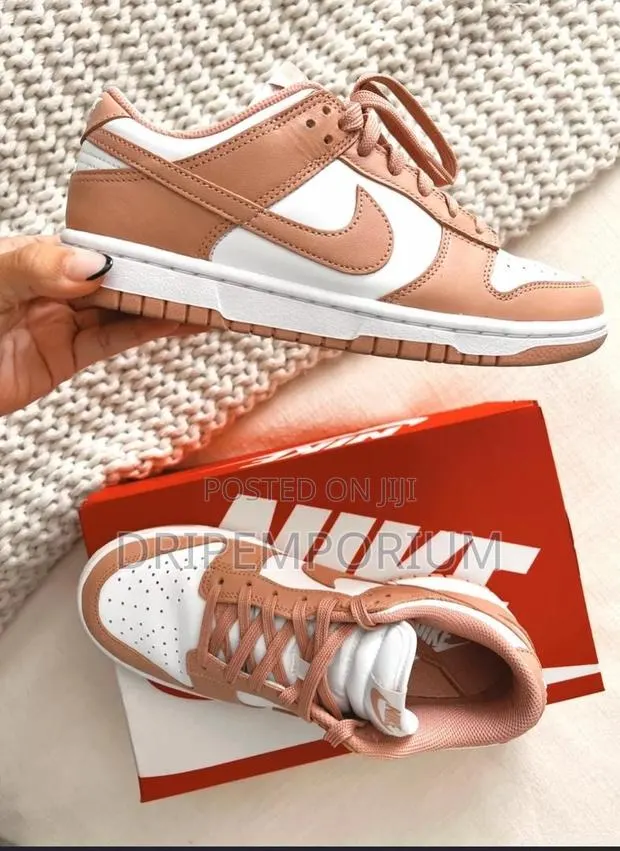 Nike Dunk Low · Photo 2