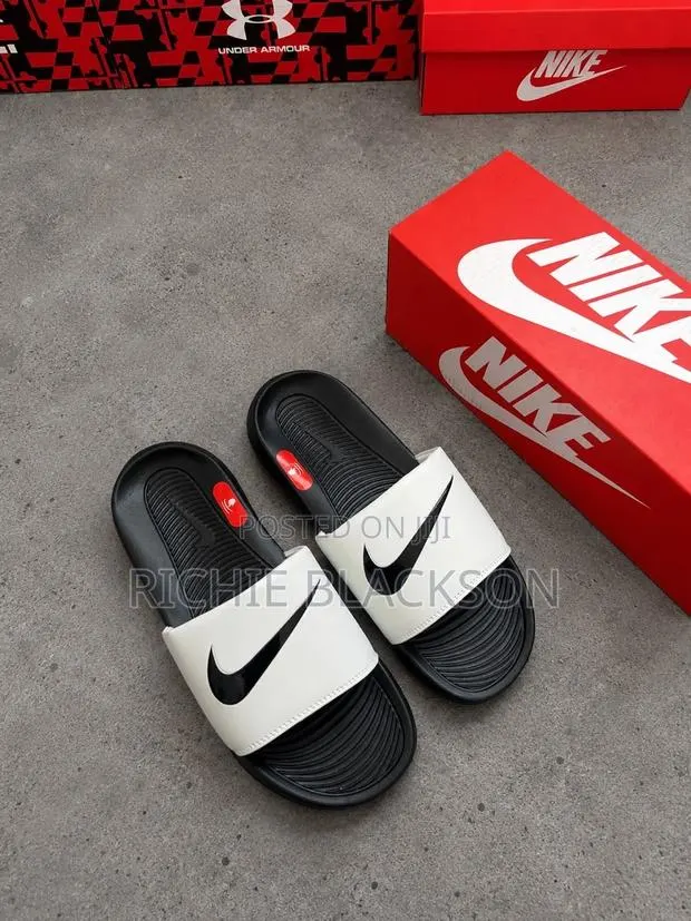 Nike Slides · Photo 1