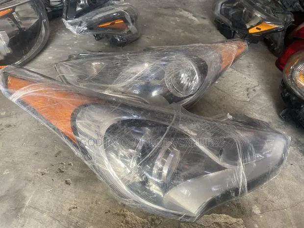Hyundai Veloster Headlight · Photo 1