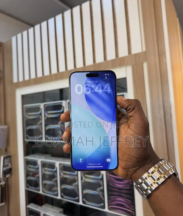 Apple iPhone 15 Pro Max 512 GB Gray · Photo 1