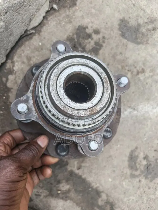 Toyota Hilux Front Hub 2005 to 2024 · Photo 1