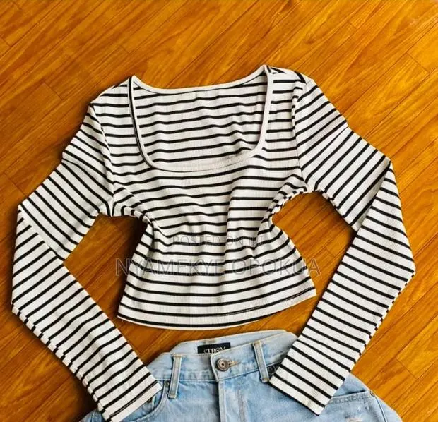 Cropped Top · Photo 1