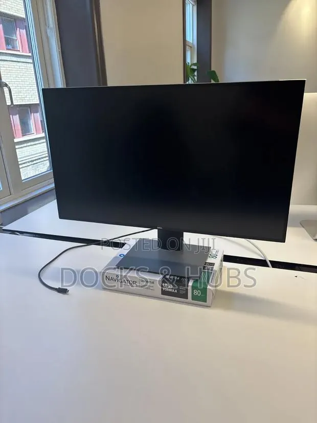 Dell Ultrasharp U2719dc 27" QHD Monitor - 2560 X 1440p · Photo 1