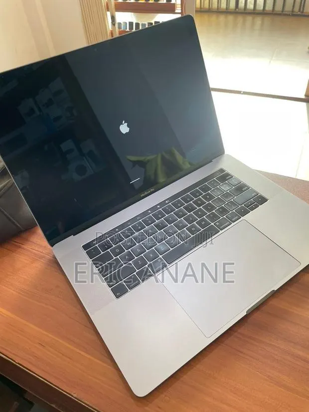 Laptop Apple MacBook Pro 2018 16GB Intel Core i7 SSD 512GB · Photo 1