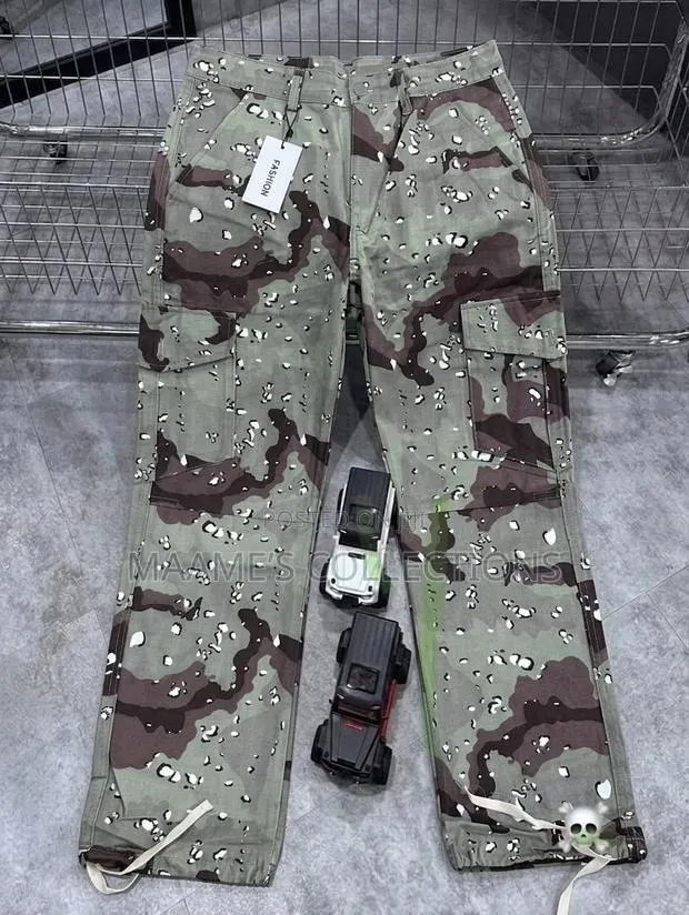 Men’S Camo Baggy / Cargo Jeans Joggers ( Size 30 - 38 ) · Photo 1