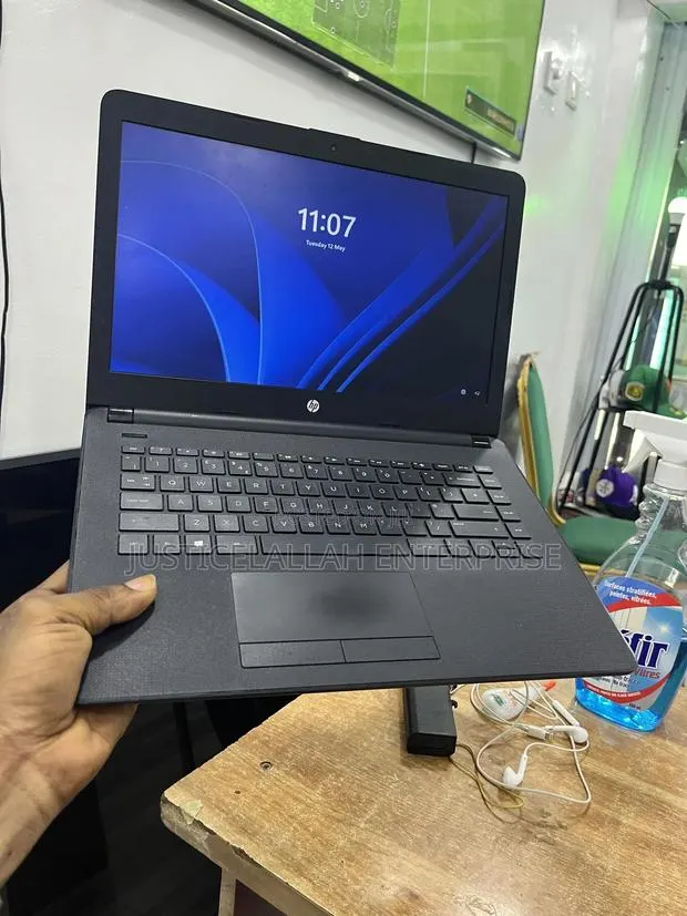 Laptop HP 4GB Intel Celeron HDD 1T · Photo 1