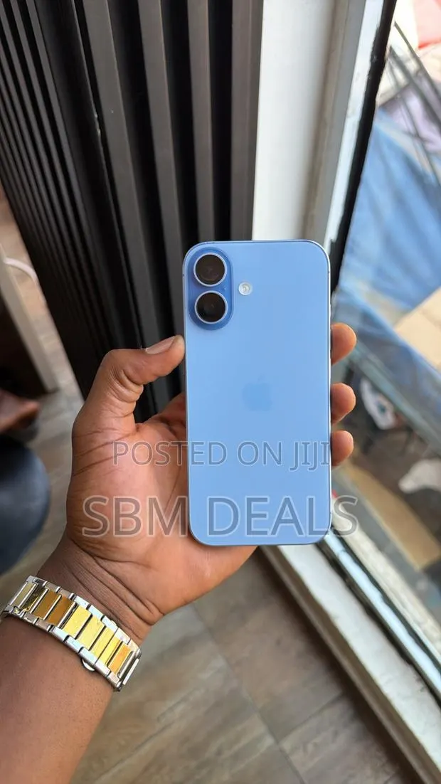 Apple iPhone 17 256 GB Blue · Photo 1