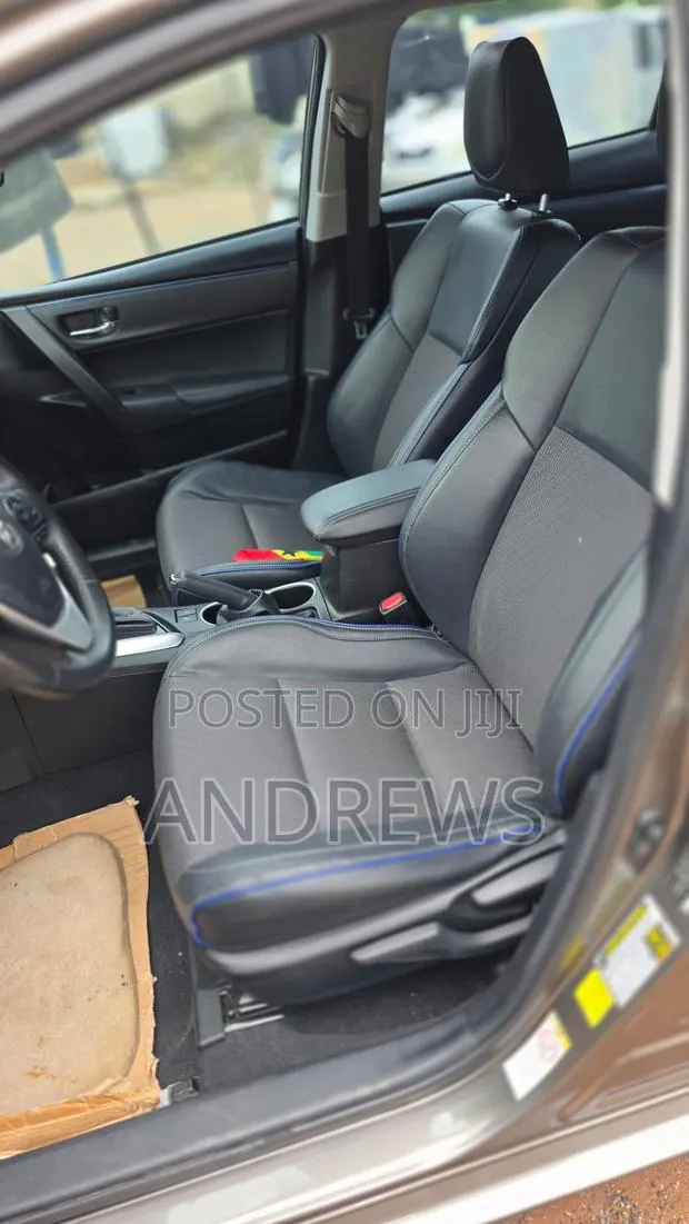Toyota Corolla SE (1.8L 4cyl 6M) 2018 Brown · Photo 1
