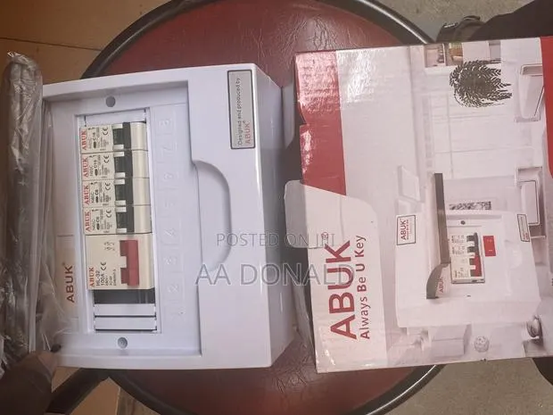 Main Switch With Circuit Breaker · Photo 1