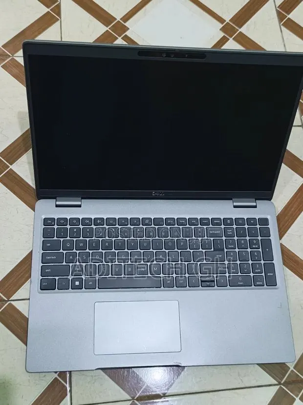 Laptop Dell Precision 3581 32GB Intel Core i7 SSD 1T · Photo 1