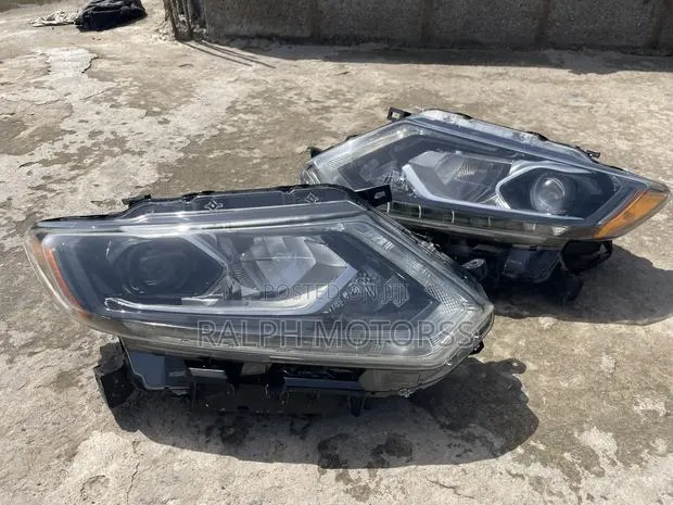 Nissan Rogue 2014-2015 Headlight Pair · Photo 1