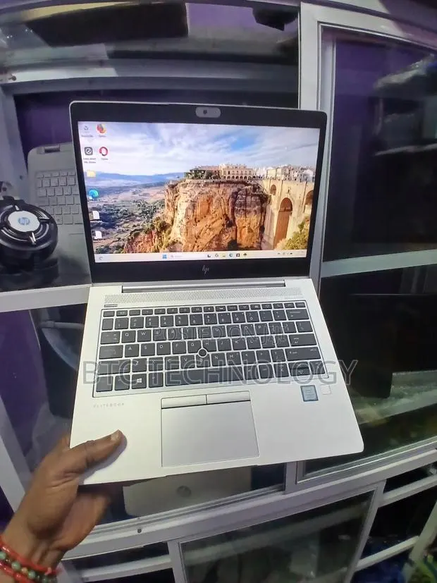Laptop HP EliteBook 830 G6 16GB Intel Core i5 SSD 512GB · Photo 1