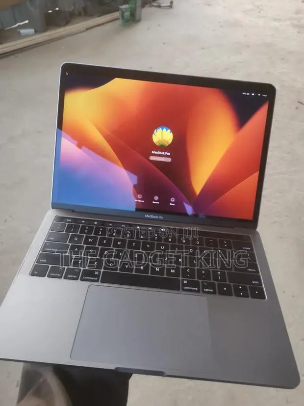 Laptop Apple MacBook Pro 2017 8GB Intel Core i5 SSD 256GB · Photo 1