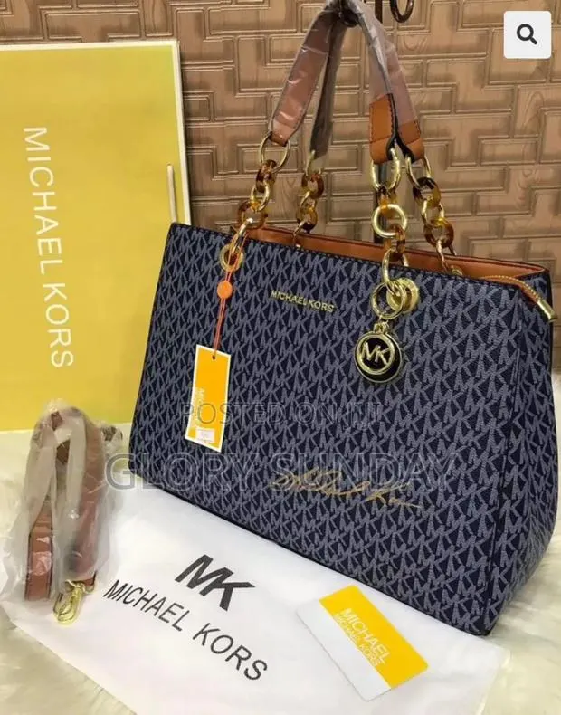 Beautiful Lady's Handbags · Photo 1