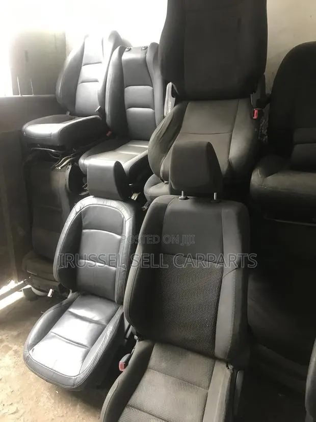 Rav 4 2020 2021 2023 2024 Car Seat · Photo 1