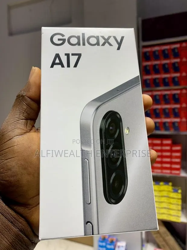 New Samsung Galaxy A17 128 GB Silver · Photo 1