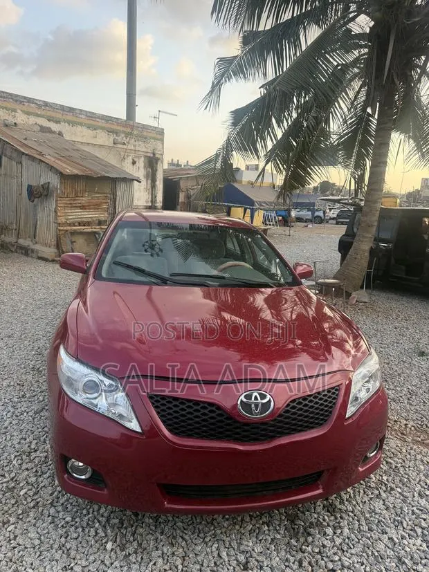 Toyota Camry 2010 Red · Photo 1