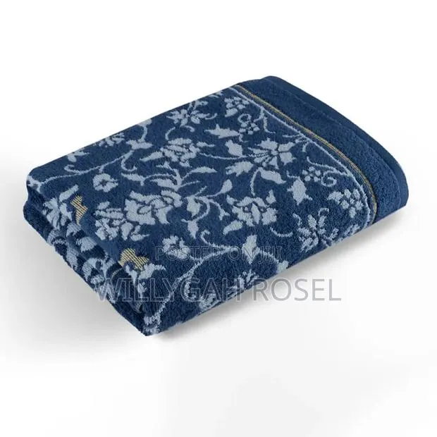 Trident Floral % Cotton Towel · Photo 1