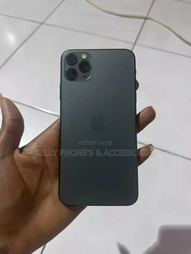 Apple iPhone 11 Pro Max 256 GB Silver · Photo 1