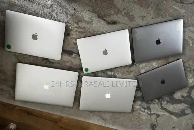Laptop Apple MacBook Pro 2017 8GB Intel Core i5 SSD 256GB · Photo 1