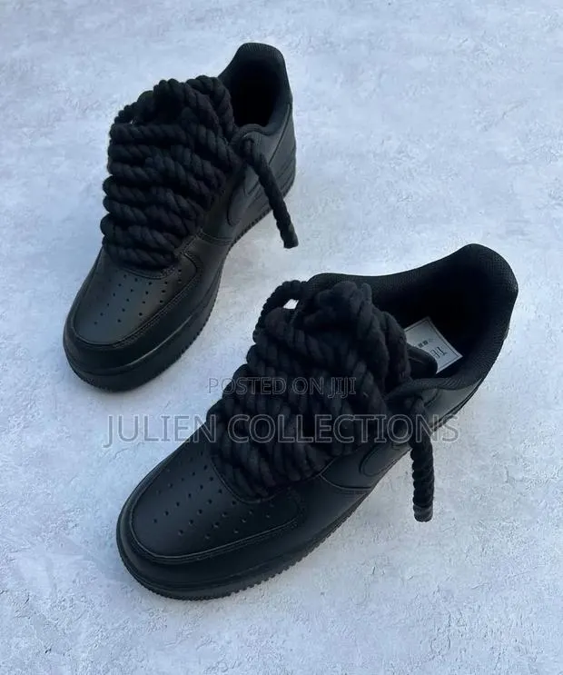 Nike Air Force Big Laces All Black · Photo 1