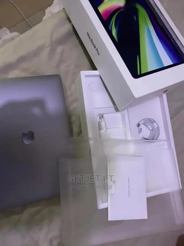 New Laptop Apple MacBook 2020 16GB Apple M1 SSD 512GB · Photo 1