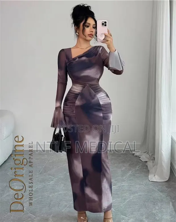 Fashionable Women Dress · Photo 1