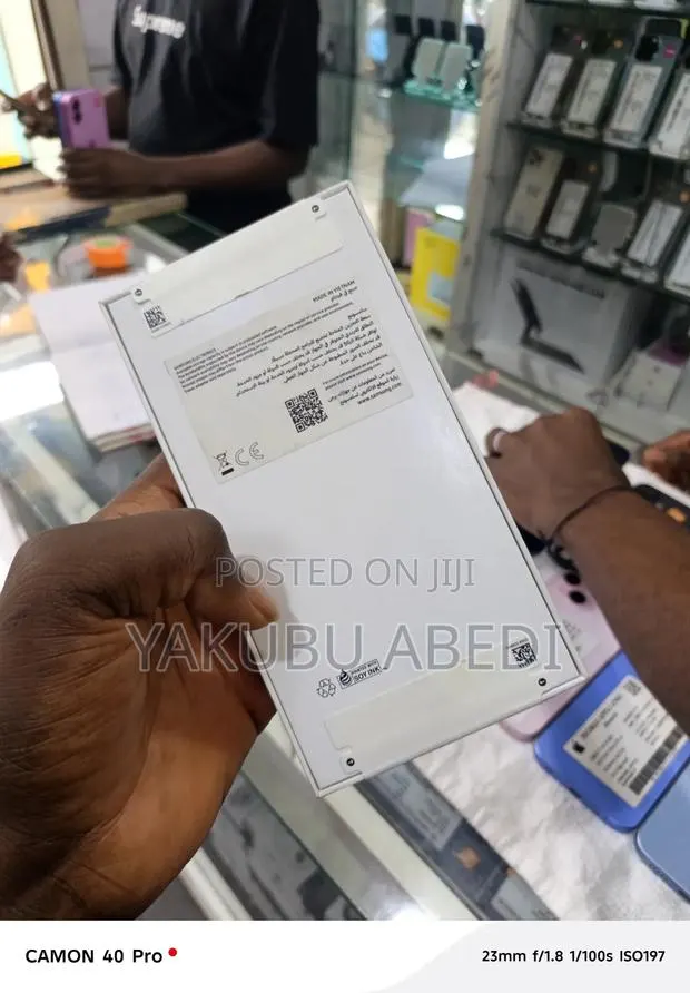 New Samsung Galaxy A56 128 GB Silver · Photo 4
