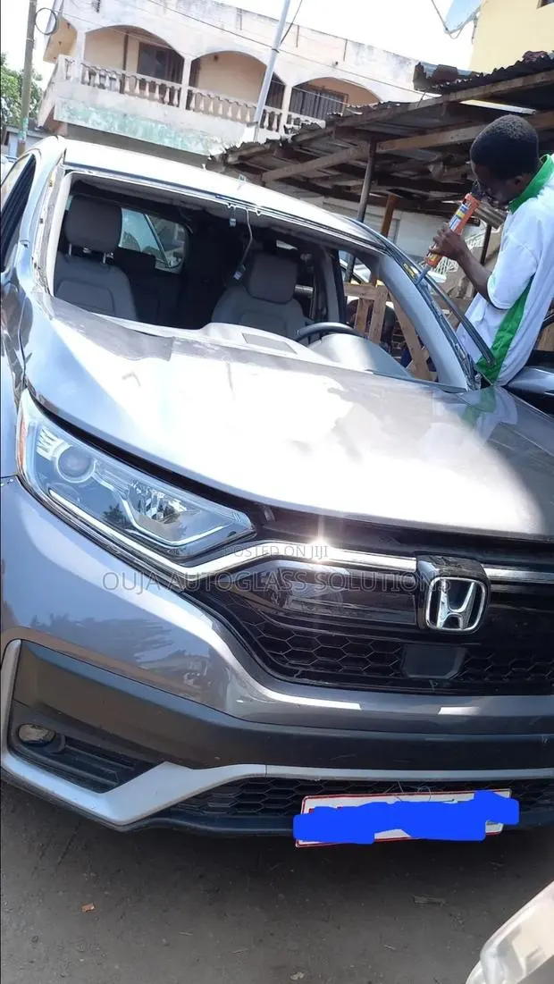 2017 Honda CRV Windscreen Available · Photo 1