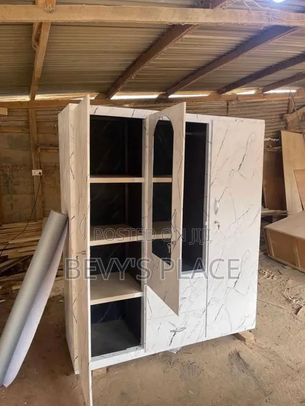 3 In1 Wardrobe · Photo 1