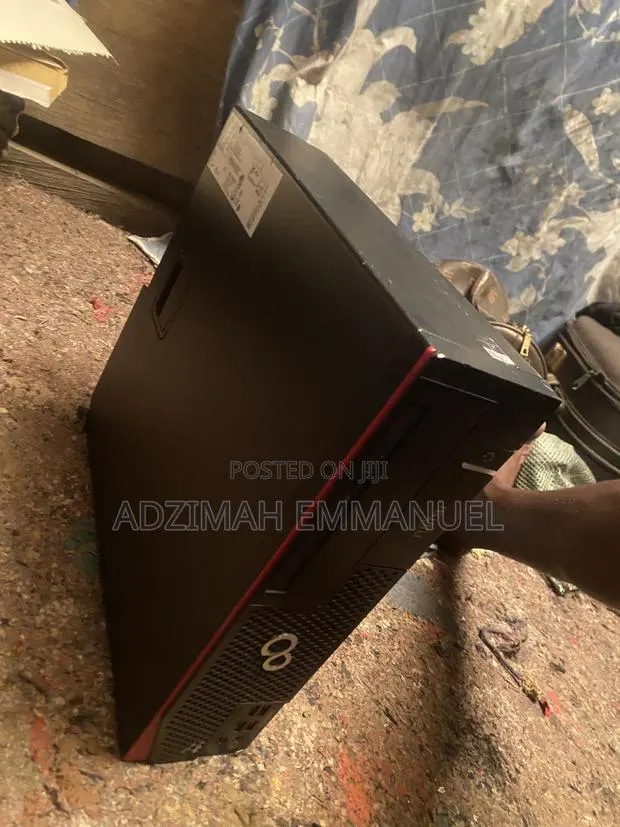 Fujitsu Esprimo D556/2/E85+ 8GB Intel Core i3 eMMC 256GB · Photo 1