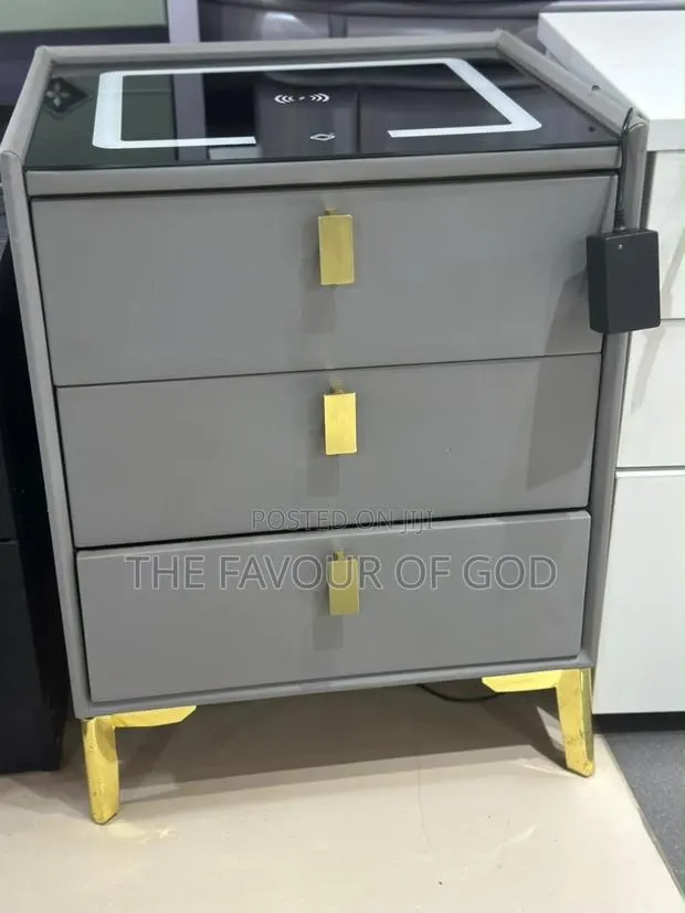 Nice Looking and Portable Bedside Drawer · Photo 1