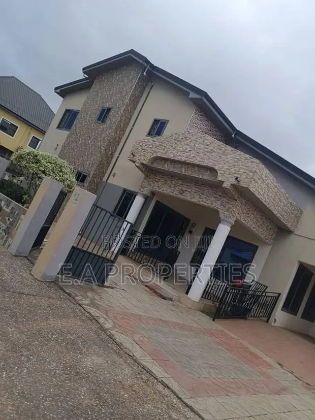 5bdrm House in E A Properties, Ghana Flag for rent · Photo 1