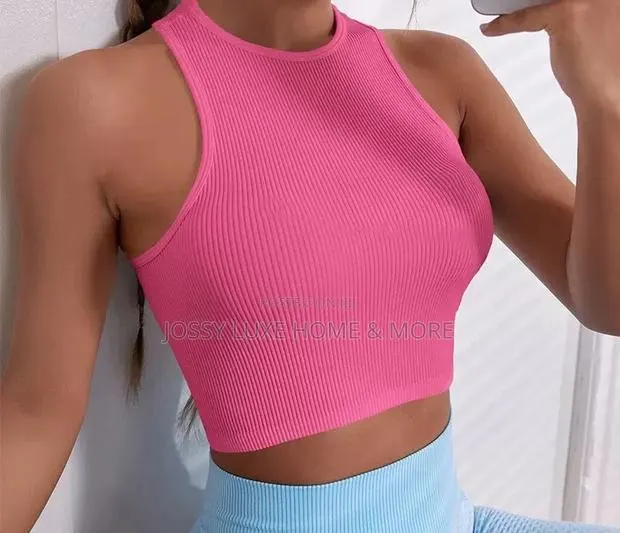 Sleeveless Tank Crop Top · Photo 1