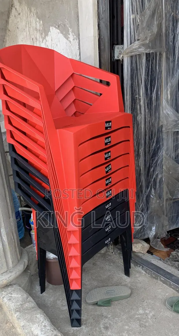 Diamond Plastic Chair · Photo 1