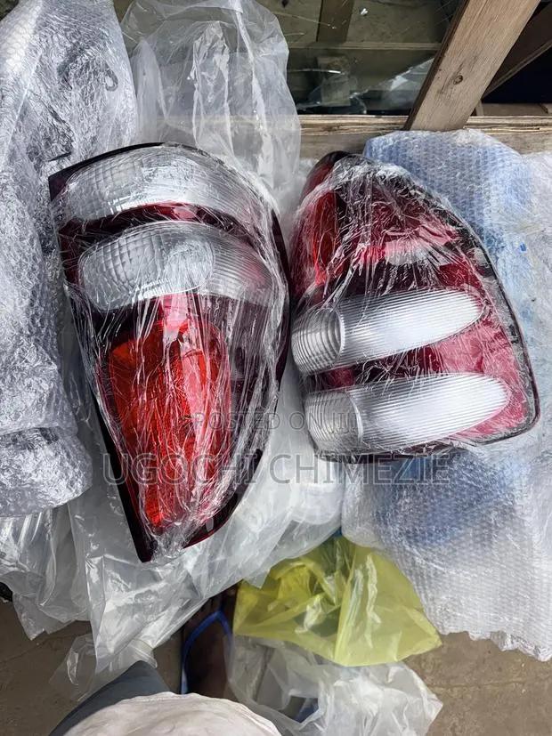 Toyota Landcruiser PRADO 2005/2006 Tail Light PAIR · Photo 1
