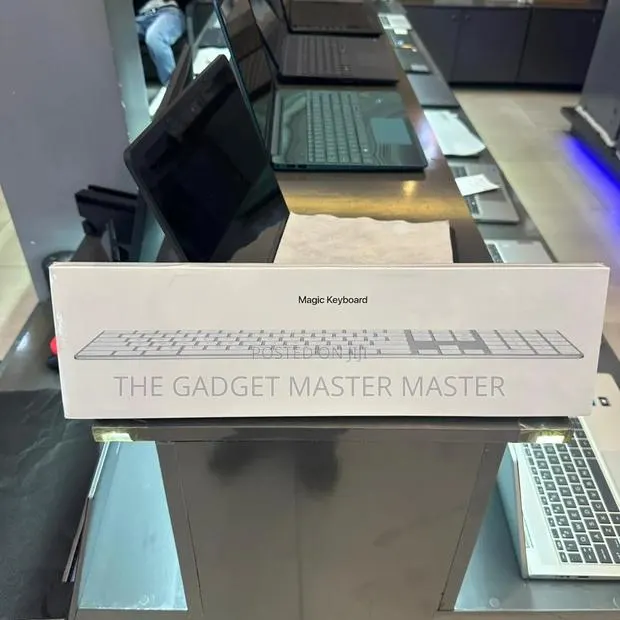 Apple Magic Keyboard With Numerics · Photo 1