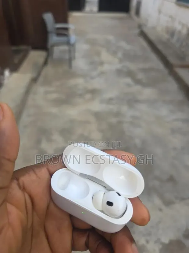 Airpods Pro 2, Usb C (Only Right Bud and Charging Case) · Photo 1