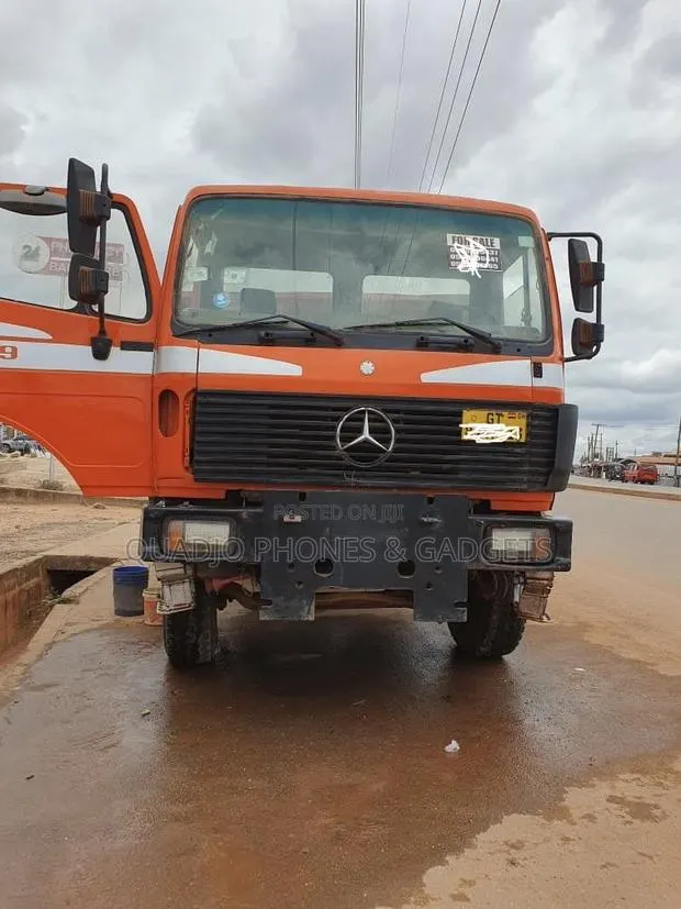 Benz V8 Tipper Truck – Heavy Duty · Photo 1
