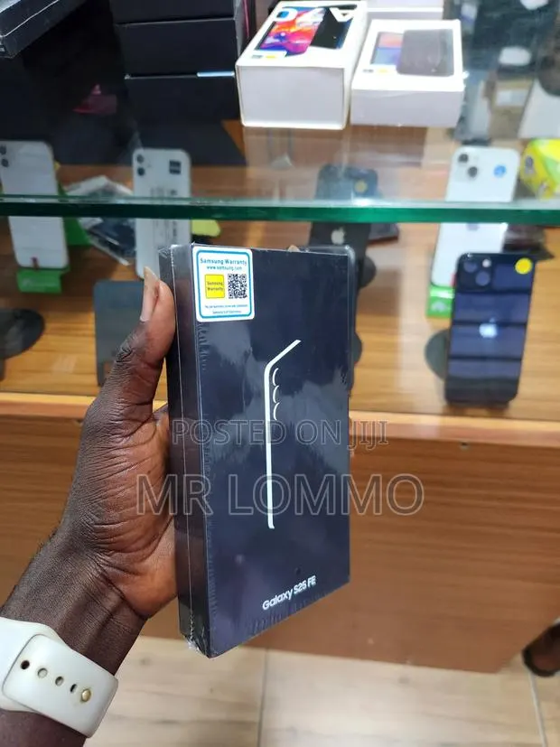 New Samsung Galaxy S25 FE 256 GB Black · Photo 1