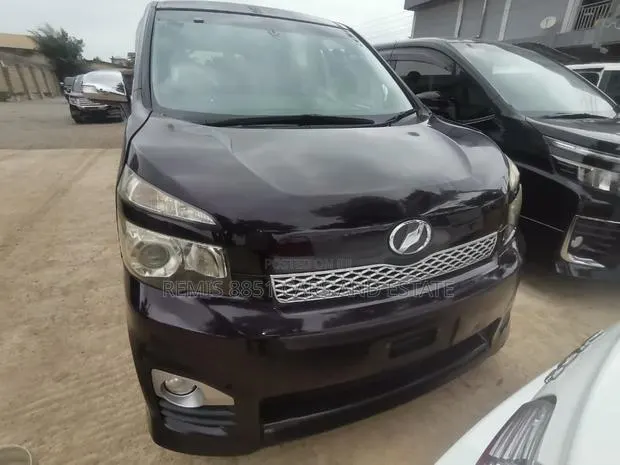 Toyota Voxy 2012 Black · Photo 1