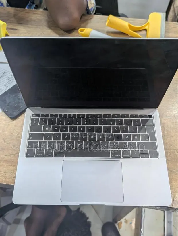 Laptop Apple MacBook Air 2019 8GB Intel Core i5 SSD 128GB · Photo 1