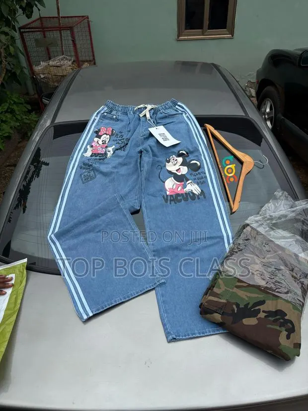 Ladies Baggy Jeans · Photo 1