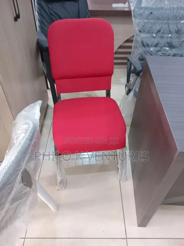 Cozy Auditorium Seat at Reasonable Price · Photo 1