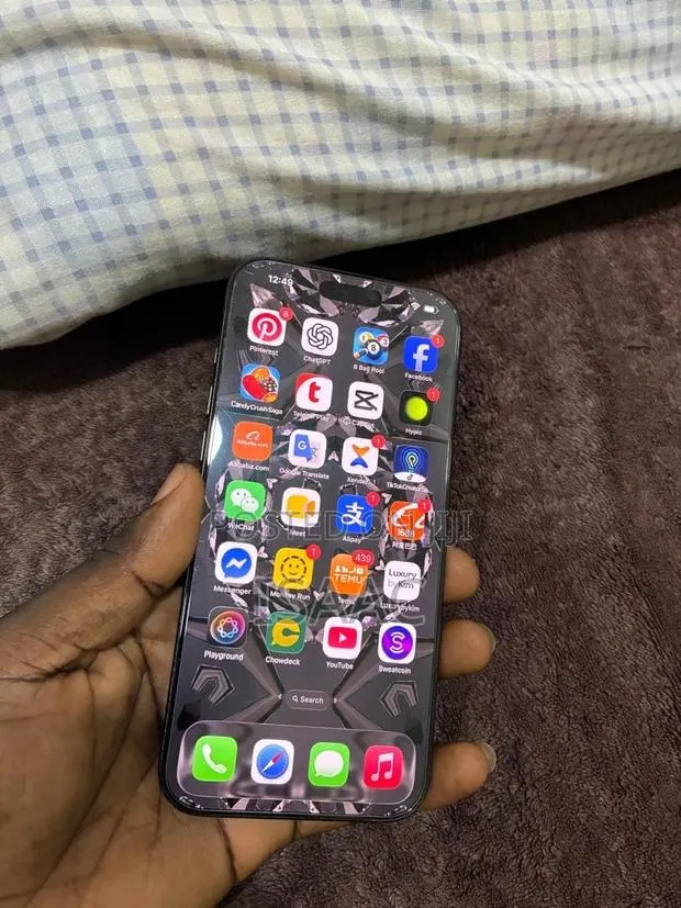 Apple iPhone 16 Pro Max 1 TB Black · Photo 1