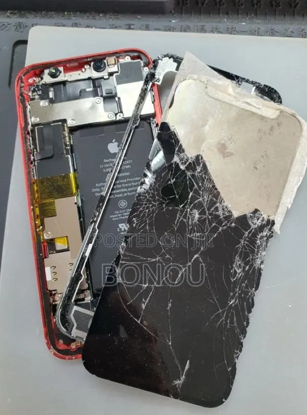 iPhone Board Repair · Photo 1